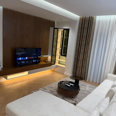 Botanic Zoo Luxury 2br With Free Parking Lägenhet