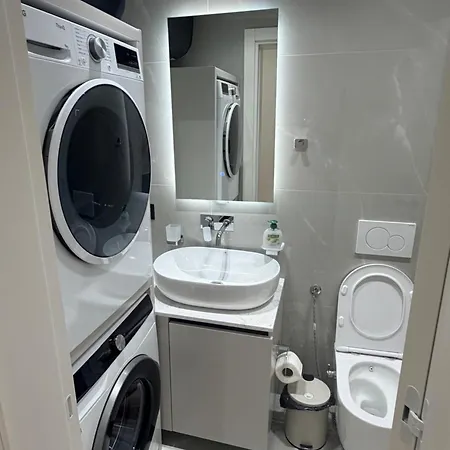 Botanic Zoo Luxury 2br With Free Parking Tirana